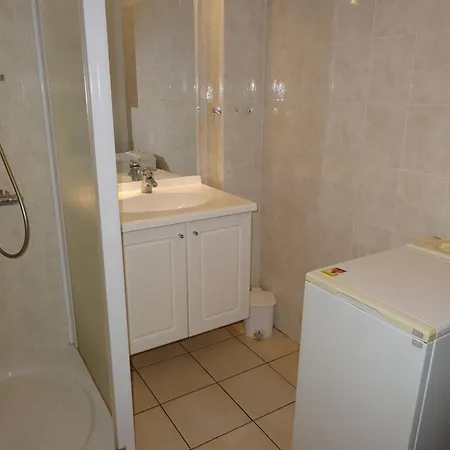 T2 Chaleureux Avec Parking Proche - Fr-1-833-17 Apartamento